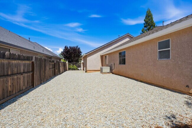 Building Photo - Executive Rental in Gold Hills