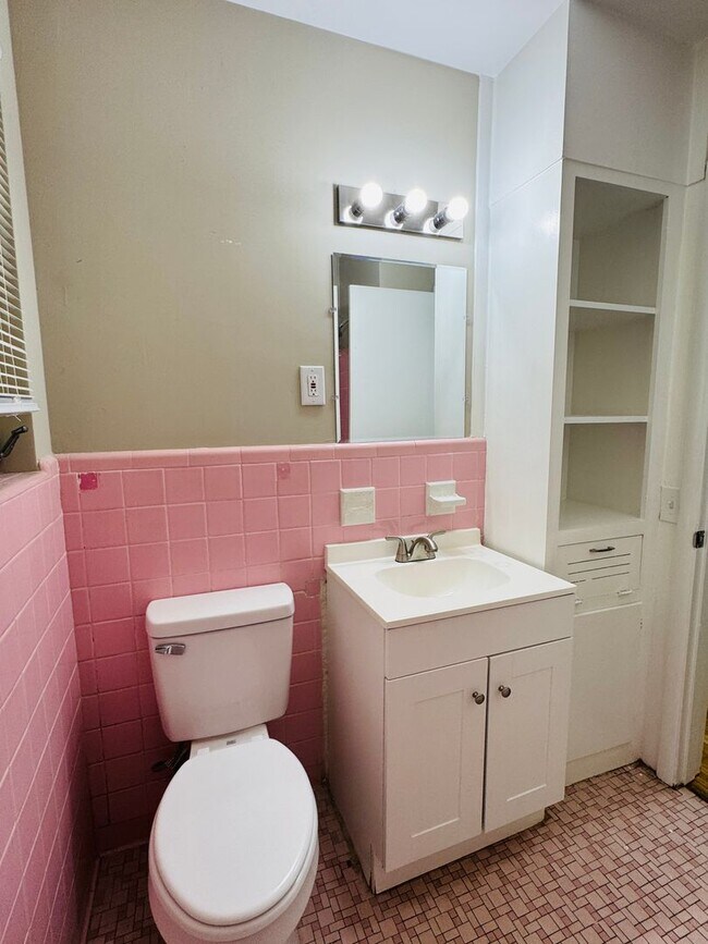 Building Photo - This Adorable 3 Bedroom is READY FOR MOVE IN!