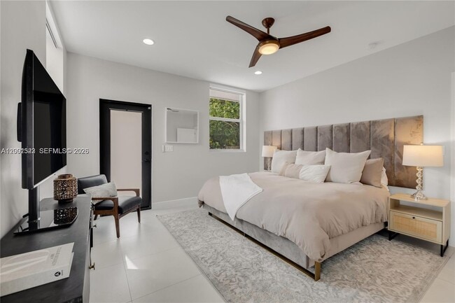 Building Photo - 320 NE 88th St