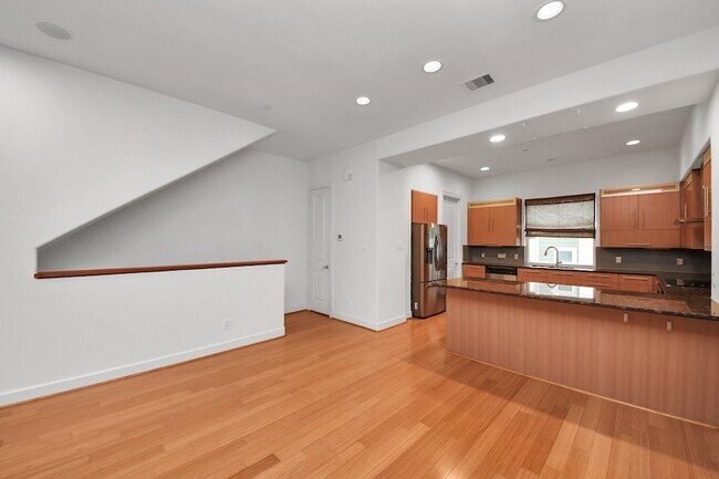 Building Photo - 1403 Delano St