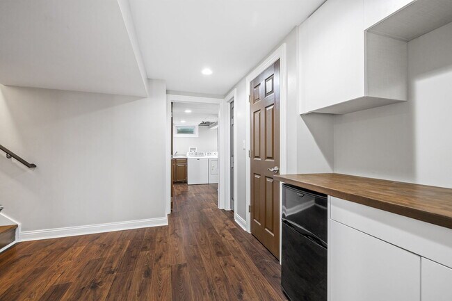 Building Photo - 1352 Smith Rd