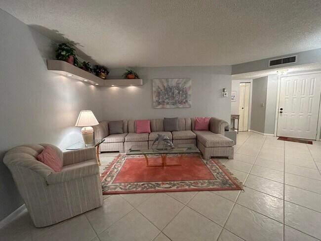 Building Photo - 3101 Lucerne Park Dr