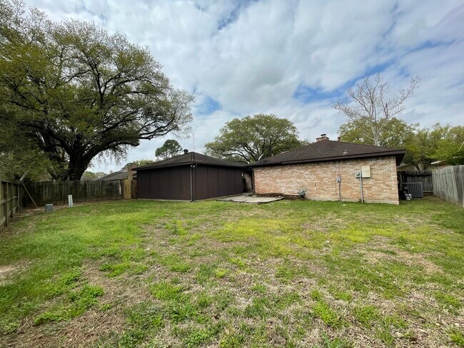 Building Photo - 21327 Park Tree Ln