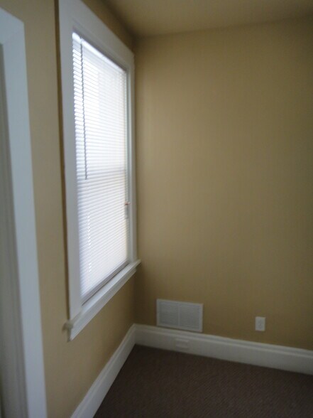 Building Photo - 725 McCaslin St