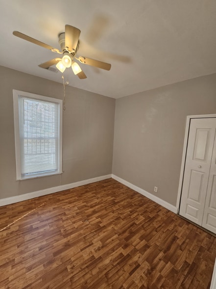 Building Photo - 809 Eastern Ave NE