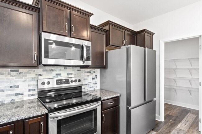 Building Photo - Pet Friendly Three Bedroom!