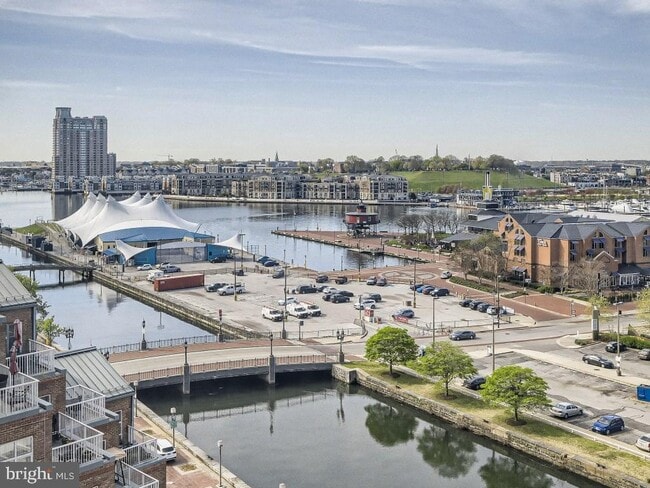 Building Photo - 250 S President St