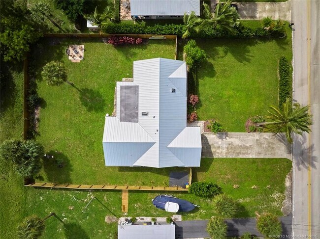 Building Photo - 4811 NE Savannah Rd