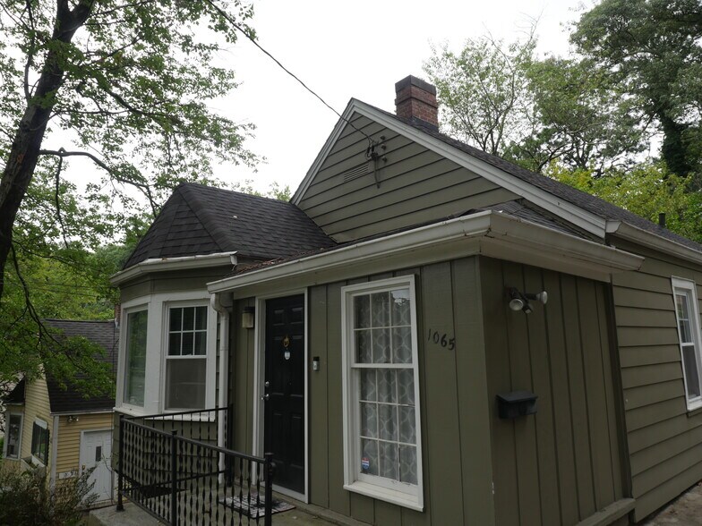 Front of the house - 1065 Atlantic Dr NW