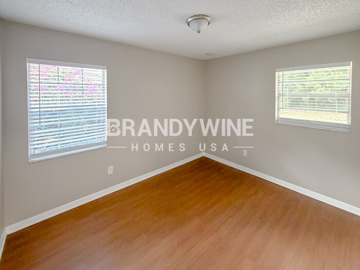 Building Photo - 215 Shore Rd