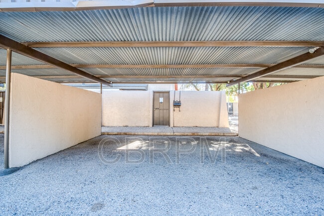 Building Photo - 5330 Kenosha Ave