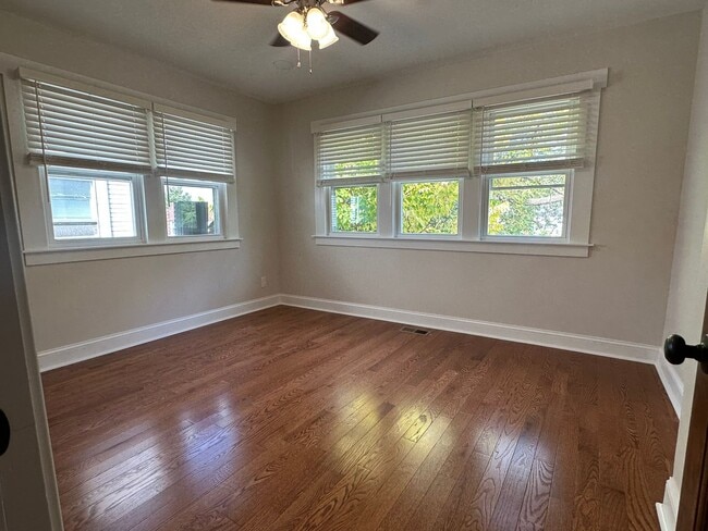 Building Photo - A beautiful, spacious, fully undated 2 bed...