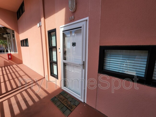 Building Photo - 1390 Fort Pickens Rd