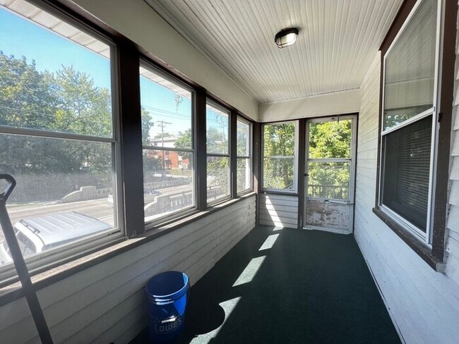 Building Photo - $2,200 | 4 Bedroom, 2 Bathroom House | Dog...