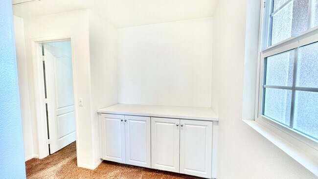 Building Photo - Lovely Two Story Home in the Newer Communi...