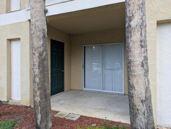 Building Photo - 733 Riverside Dr