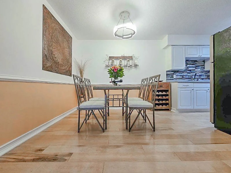 Building Photo - 9523 University Ave