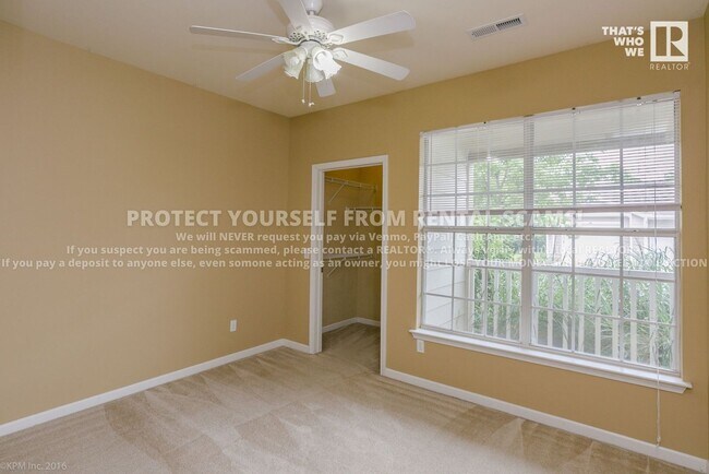 Building Photo - 4261 NE Meadowcreek Circle Unit#105, Fayet...
