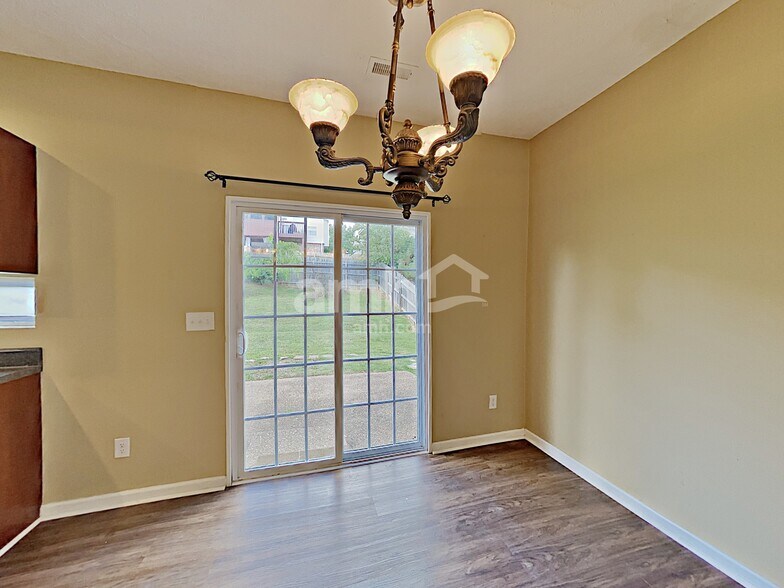 Building Photo - 1813 Baslia Ln