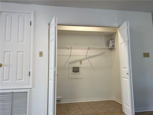 Building Photo - 132 Bayou Sara Ave