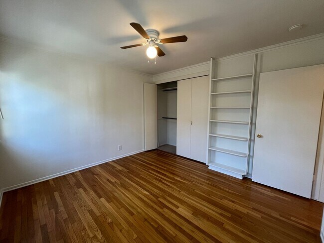 Building Photo - Sherman Oaks 3+2 w/appliances, family room, central air + more! (13627 Huston)
