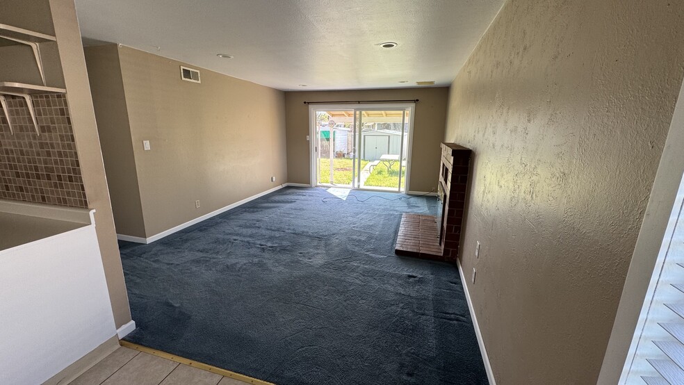 Building Photo - 1805 Pinon Ave