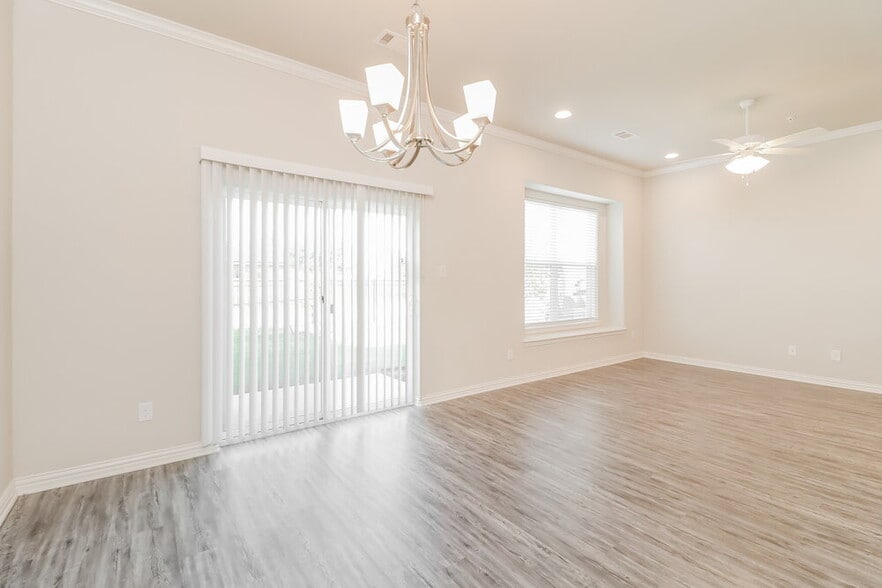 Building Photo - 1213 Summerset Ln