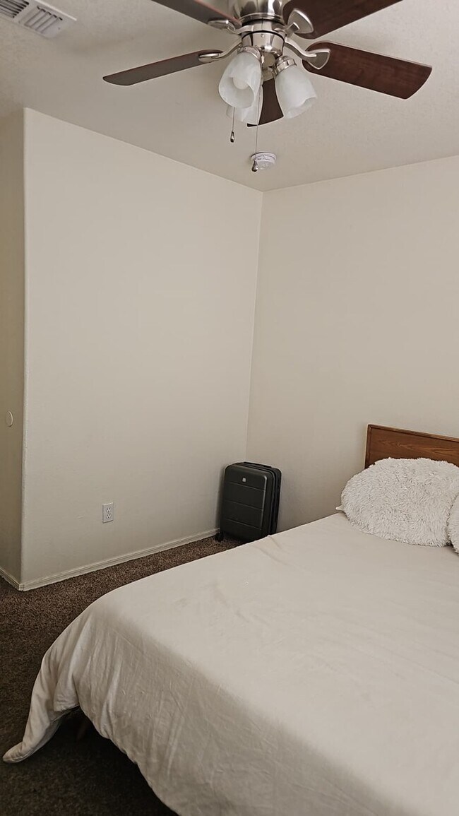 Building Photo - 2174 W Roundwood Pl