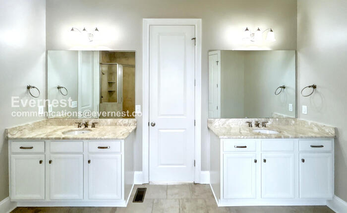 Building Photo - 147 Hobbs Dr