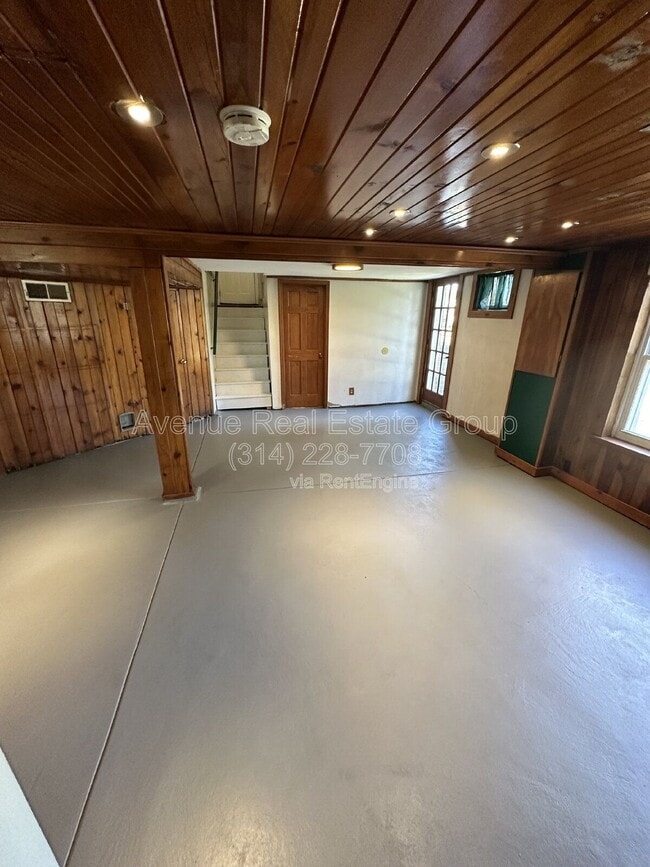 Building Photo - 425 Bismark Ave