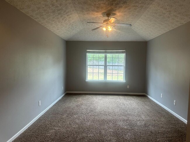 Building Photo - 9 Oakwood Dr