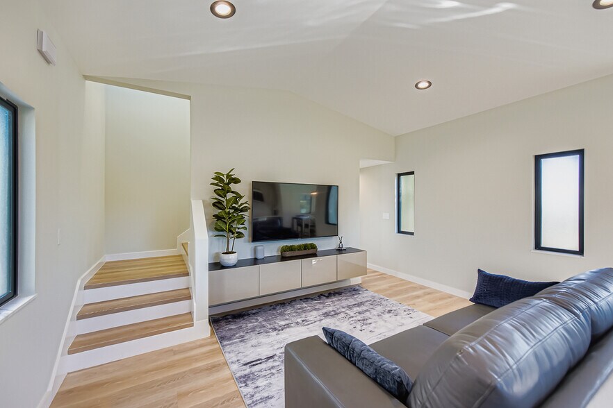 Building Photo - 1654 York Dr