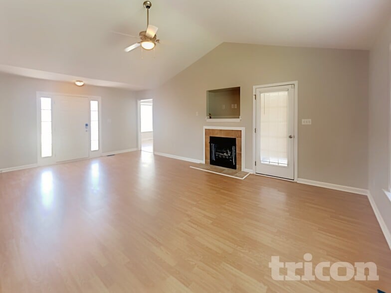 Building Photo - 51 Bear Oak Dr