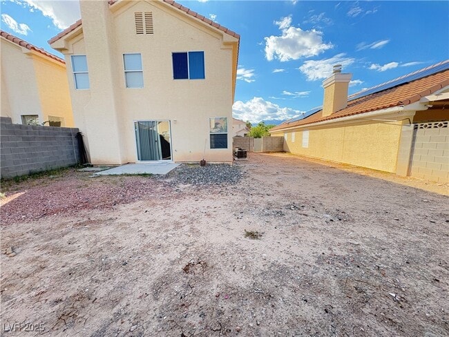 Building Photo - 924 Carmel Shrs Dr