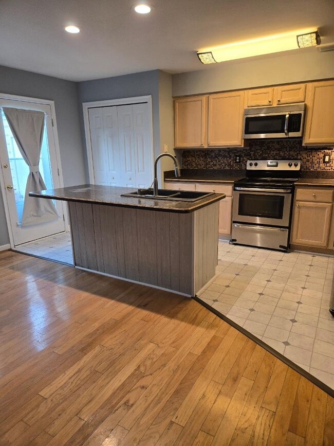 Building Photo - 239 Morningside Dr