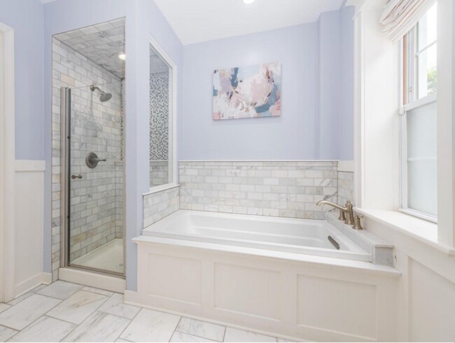 Building Photo - 307 Gaskill St