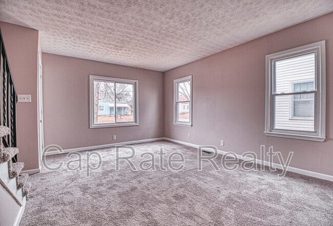 Building Photo - 1143 Duxberry Ave