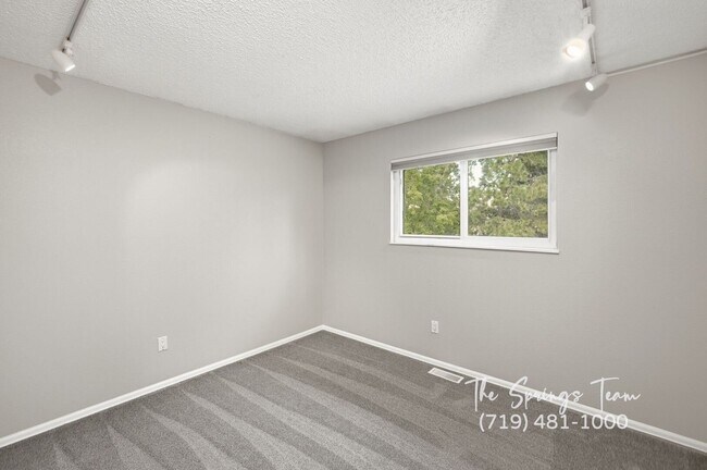 Building Photo - 3625 E Wade Ln