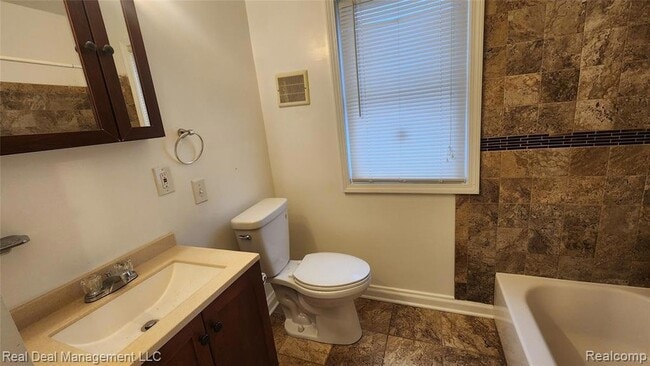 Building Photo - 49 E Fairmount Ave