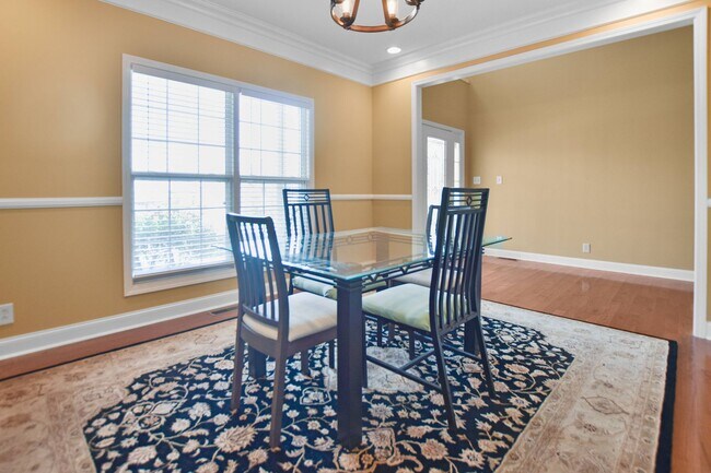 Building Photo - Pet Friendly Four Bedroom with Bonus!