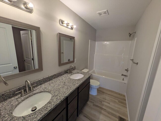 Building Photo - 9201 E Fox Pt Ct