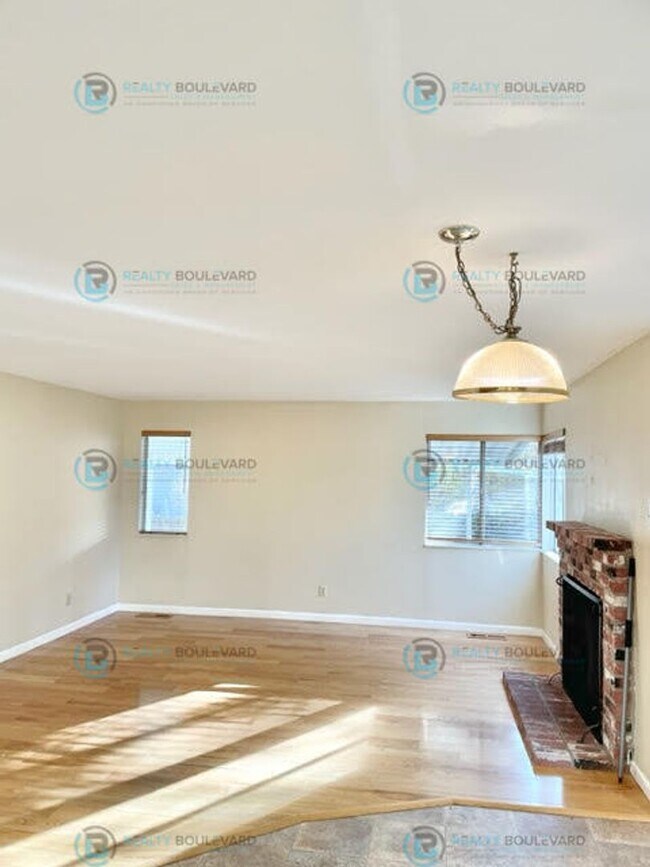 Building Photo - Well-Appointed 4BR Home with Open Floorplan & Expansive Yard