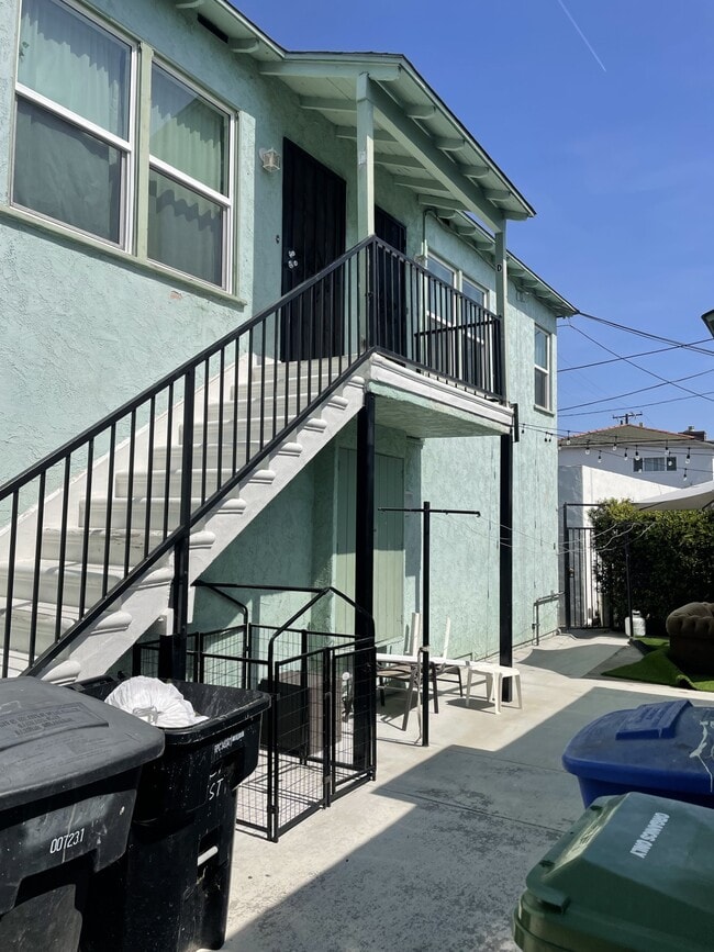 Building Photo - 627 9th St