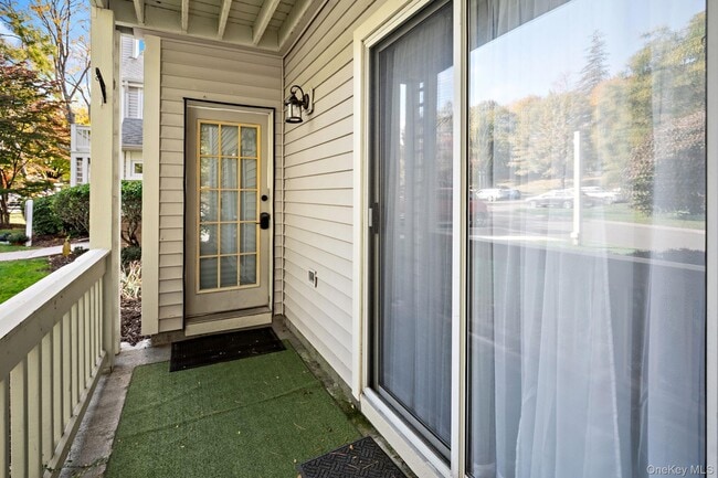 Building Photo - 50 Bayberry Dr