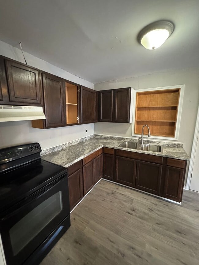 Building Photo - 3BR/1BA Northport