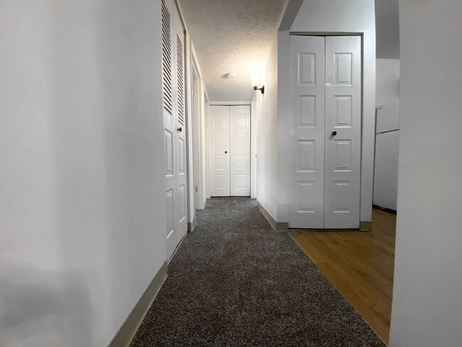 Building Photo - Evansville, Indiana*** 2 Bed 1 Bath $1079....
