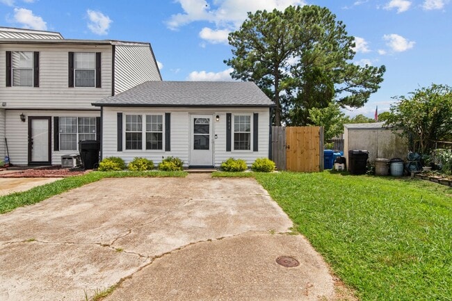 Building Photo - Virginia Beach End-Unit Townhome
