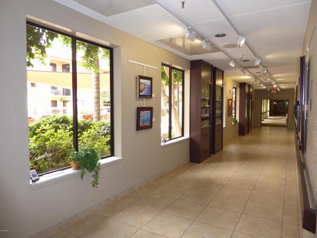 Building Photo - 10330 W Thunderbird Blvd
