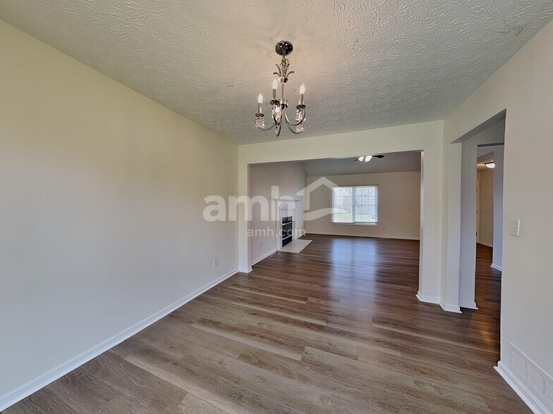 Building Photo - 1176 Tannic St