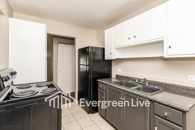 Building Photo - 3233 Lapland Dr